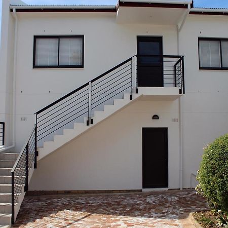 16 Rhodes-North Self Catering Apartment & Studio Stellenbosch Ngoại thất bức ảnh