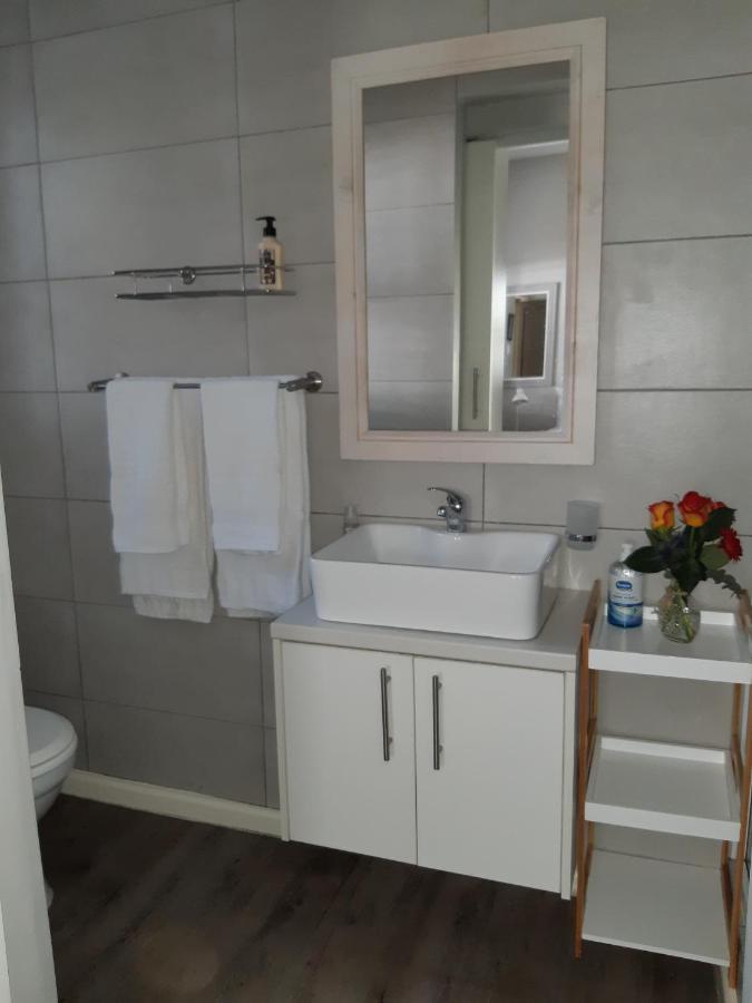 16 Rhodes-North Self Catering Apartment & Studio Stellenbosch Ngoại thất bức ảnh