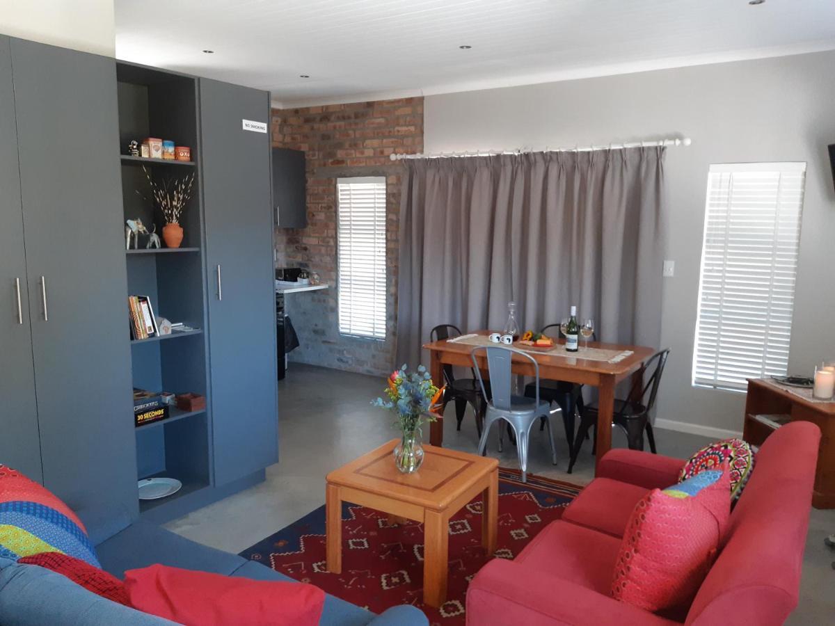 16 Rhodes-North Self Catering Apartment & Studio Stellenbosch Ngoại thất bức ảnh
